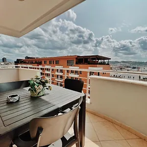 Apartment Cozy Rooftop - Your Home, Away From Home!, Tirana